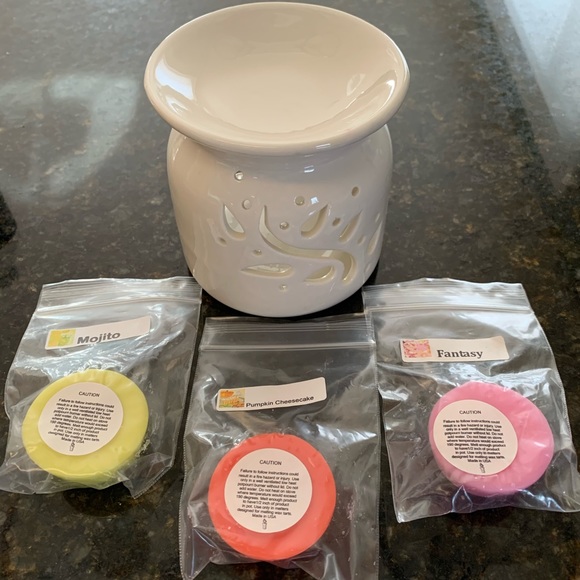 💰3 for $15💰 White ceramic tart melter w/ 3 tarts - Picture 3 of 7
